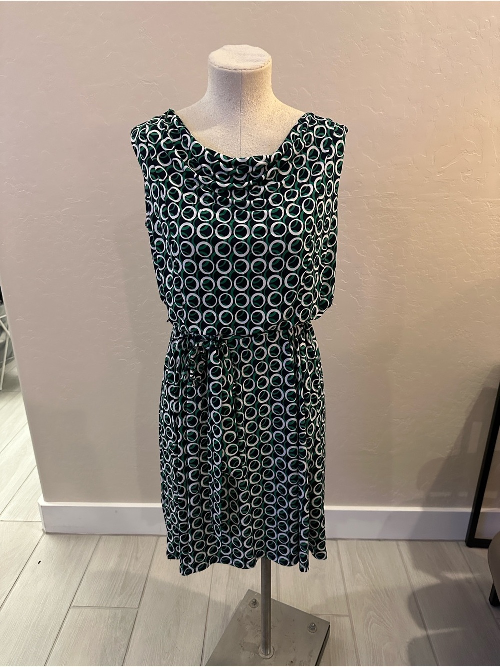Sleeveless Green and Black Circle-Print Tie-Waist Mini Dress